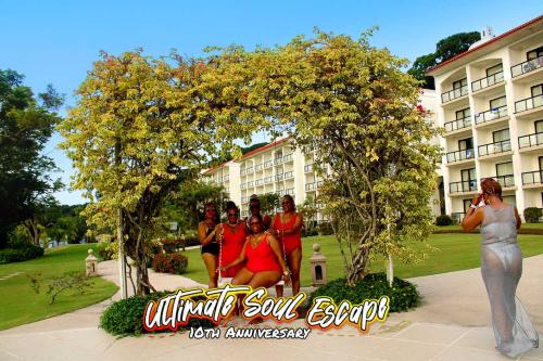 Rainy-Panama-pix-with-Logo-0756-01